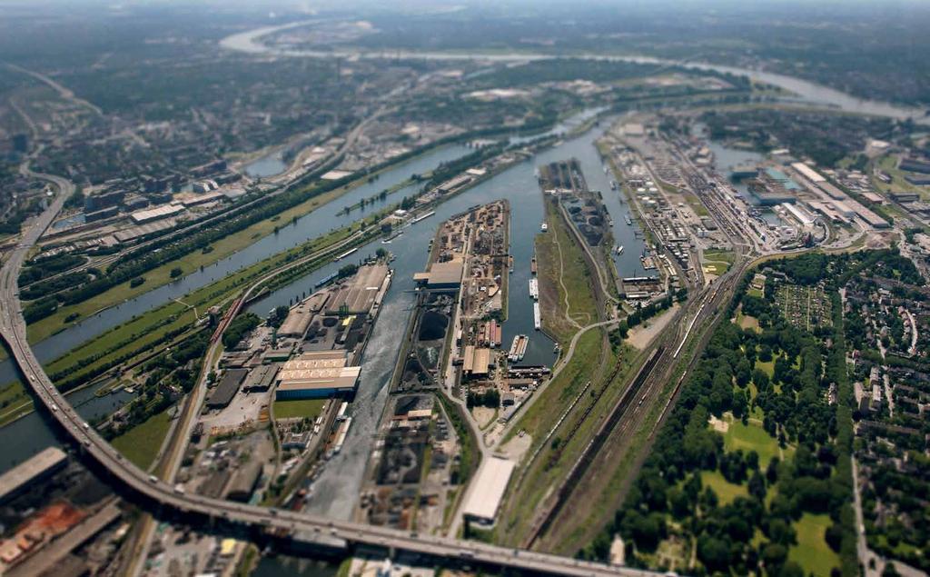 10 TransVer2010 schwerpunkte 11 DREHSCHEIBE FÜR EUROPA: Der Duisburger Binnenhafen hat sich als zentraleuropäische Verkehrs- und Logistikdrehscheibe international einen Namen gemacht.