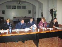 Исто тако, господин Валтрих је био веома занитересован да се упозна са организацијом и начином рада полиције у Србији и више пута је истакао неопходност интернационализације рада полиције тј.