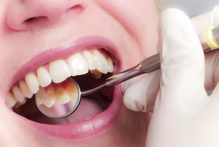Halbjährliche Vorsorgeuntersuchung zentraler Baustein der Prophylaxe Zweimal im Jahr übernehmen die gesetzlichen Krankenkassen eine Kontrolluntersuchung beim Zahnarzt.