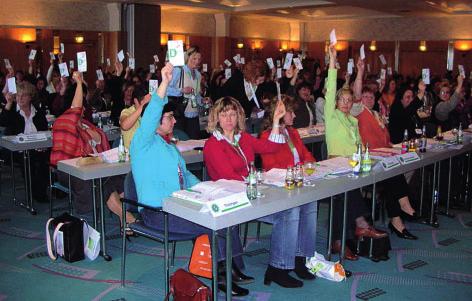 Über das überzeugende Ergebnis von 98 der 104 möglichen Ja-Stimmen freute sich vor allem die neue Bundesfrauenvorsitzende Sandra Temmen.