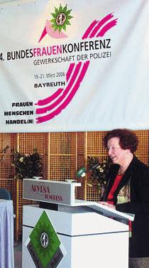 Als Bundesfrauenvorsitzende eröffnete Anne Müller die Konferenz. Foto: Holecek organisation berücksichtigen sollte.