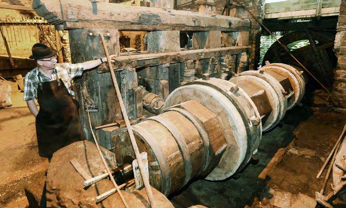 chon über 8 Millionen Besucher bestaunten seit 1951 den isenhammer. er Frohnauer Hammer geht auf eine im 15. Jahrhundert erwähnte Getreidemühle zurück, die 1621 zu einem isenhammer umgebaut wurde.
