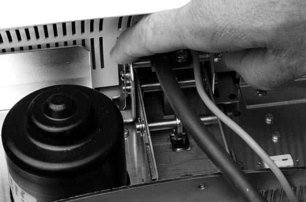 4.4 Demontage des Ofenkopfes Vor dem Entfernen der Abdeckhaube (36) muss das Gerät ausgeschaltet und das Netzkabel (16) aus der Gerätesteckdose (17) ausgesteckt sein. 1.