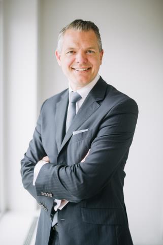 Oliver Hofmann CEO Wincasa AG seit 2013 Geschäftsführung der Firma Konzernleitungsmitglied innerhalb Swiss Prime Site Group (SIX-Symbol: SPS) Bisherige Erfahrung Leiter Real Estate Advisory, UBS AG,