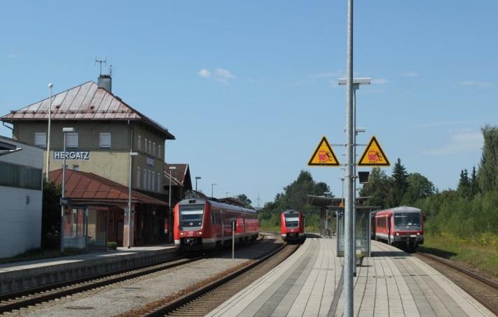 Im Bahnhof Kißlegg werden die Gleise 2 und 3 anstelle des heutigen Überwegs über die Schienen künftig sicherer und komfortabler durch die Unterführung barrierefrei mit zwei Aufzügen zu erreichen sein.