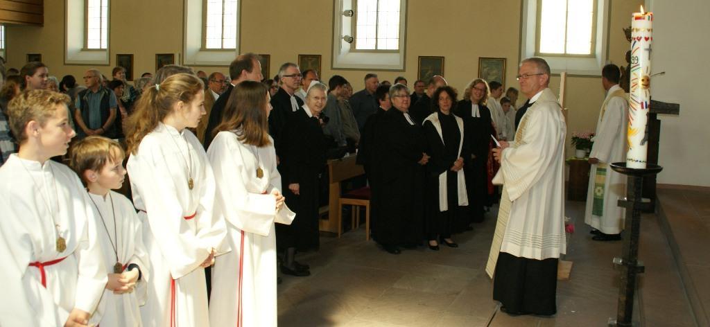 Ökumenischer Reformationsgottesdienst sonnigen Sonntagmorgen mit Menschen aus allen Herren Ländern war.