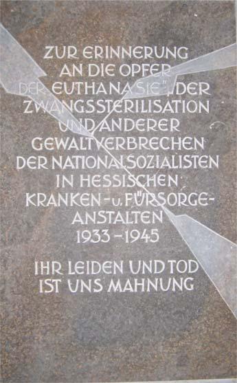 DIE EINRICHTUNGEN 33 Insbesondere stellte er das Anstaltspersonal ein, regelte die Anstaltsverpflegung und war für die Patientenverlegungen verantwortlich.