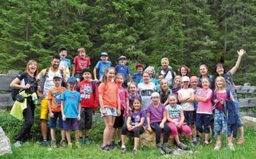 Bergwanderführerin Ute Igel begleitete die Thurner Schulkinder und Lehrpersonen und organisierte einige erlebnispädagogische Teamspiele in der Natur.