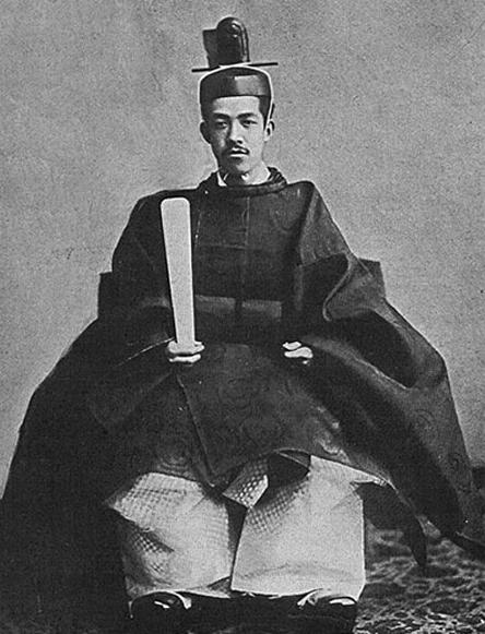 4 Die These Verwestlichung Japans (seit 1854/1868) brachte zwangsläufig die Anti-These Nationalismus (seit ca. 1918) hervor darüber thront die Synthese, die (Freimaurer-)Logen.