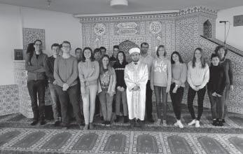 46 Begegnungen Exkursionen. Besuch in der Moschee Besuch in der Moschee 5A/5B Am 17. Jänner 2017 besuchten die SchülerInnen der 5.