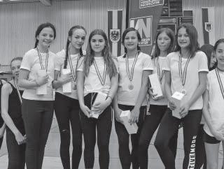 Mädchen strahlten mit den Medaillen um die Wette.