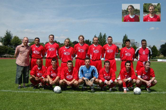 VfB Polch Saison 2003/2004 Bezirksliga Mitte stehend v.li.: Abteilungsleiter Frank Breitbach, Hatem Farik, Raffael Ring, Ronald Portillo, Stephan Mayer, Stefan Eberz, Holger Lang, Bernd Schommer, Trainer Albert Hilger.