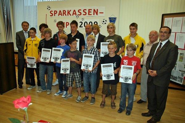 21.07.2009 E1 und D1 Sparkassen-Cup Für gute Leistungen ausgezeichnet Zum 34zigsten Mal fand in diesem Jahr der von Stefan Hany ins Leben gerufene Sparkassen- Cup statt.