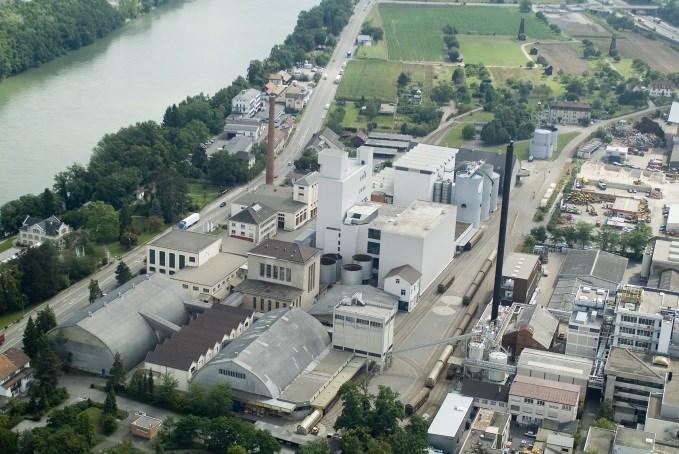 Am Nordrand der Schweiz wird das Salz nicht aus dem Berg, sondern aus der Tiefe gewonnen: Die Steinsalzschichten befinden sich zum Teil bis zu 400 Meter unter der