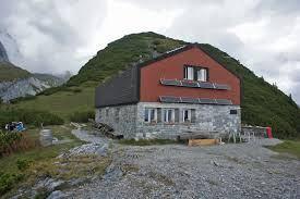Ringelspitz 2000 m Die Hütte liegt auf 2 000 m.ü.m. und ist Ausgangspunkt zum höchsten St.