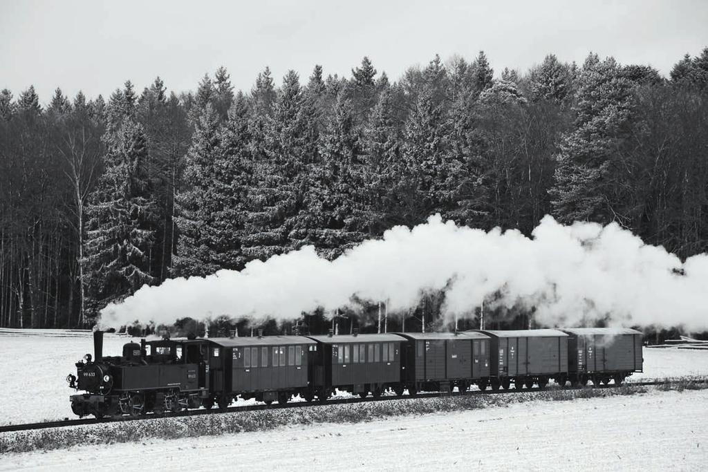 Impressionen Öchsle-Winter Oben: Mit der Mallet- Lok 99 633 und den passenden Wagen bietet die Öchsle- Museumsbahn für Fotoveranstaltungen eine stilechte Garnitur aus der frühen Bundesbahn-Zeit.