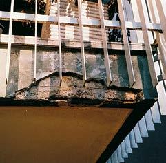 obloge, obremenitve in razpoložljiv čas za izvedbo. Najpogostejše napake Nekateri konstrukcijski deli balkonov in teras so še posebej dovzetni za poškodbe in za prepuščanje vode oziroma vlage.