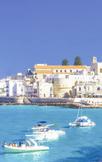 Das bezaubernde Städtchen nimmt seine Besucher sofort für sich ein: Es liegt am tiefblauen adriatischen Meer, geschwungen an einer wunderbaren Hafenbucht, die von einer prachtvollen, direkt am