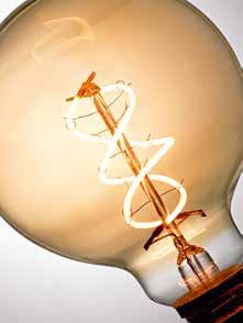 NEU CURVED LAMPEN Drch den geschwngenen Filamentfaden nd das goldene Glas werden Lampen z Schmckstücken Der niedrige Lichtstrom nd eine Farbtemperatr von 2.