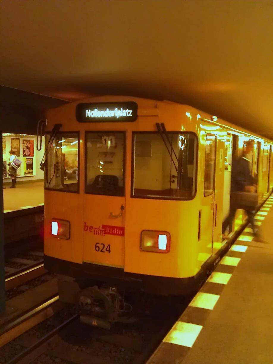 U-Bahn Kleinprofil: U1, U2, U3, U4 > Erste Strecke 1902 > Wagenkastenbreite 2,40m > Vmax 60 km/h > 54 Züge in der