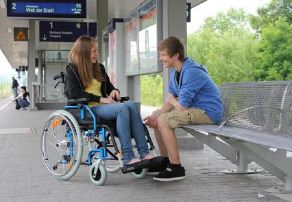 Wie können Menschen mit Behinderung Verkehrs-Mittel besser nutzen?