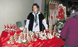 Weihnachtliche Basteleien standen beim Adventsbasar hoch im Kurs.