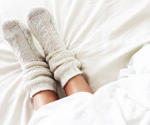 -Socken fürs Bett Kalte Füße halten vor allem Frauen oft vom Einschlafen ab. Kälte verkrampft den Körper uns lassen uns nicht entspannen.