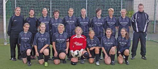 2010 Fußball Frauen Hintere Reihe v. l.