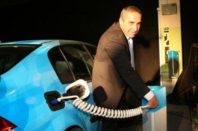 Elektromobilität - Das Smart Grid Vehicle Renault-Nissan-PBP Personen:! 5 Geschwindigkeit:!