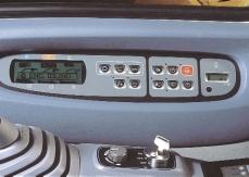 Der Auto-Modus des neuen CX240 vereinfacht das Fahren der Maschine erheblich, denn er ermöglicht eine automatische und permanente Anpassung (ohne Betätigung durch den Fahrer) der Arbeitsweise an die