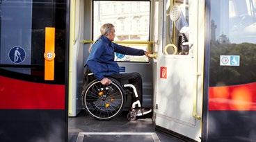 Die Fahrzeuge der Wiener Linien haben eine farblich stark kontrastierende Inneneinrichtung und verfügen über durchgehende Haltestangensysteme, um sehbehinderten und blinden Fahrgästen die