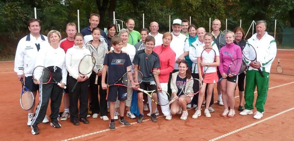 Am vergangenen Samstag fand mit den Vereinsmeisterschaften der Herren und Senioren das letzte Turnier des Herzberger TC Grün-Weiß in 2012 statt. Leider konnten nur 8 Teilnehmer antreten.