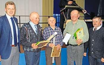 Liedermacher Klaus-André Eickhoff kommt nach Lichtenberg Ehrung der Feldgeschworenen, von links: Landrat Dr.
