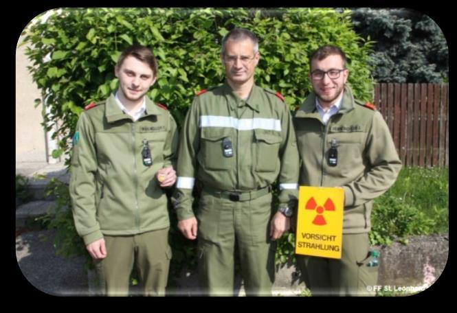 Strahlenschutzabzeichen Unser Bezirk grenzt direkt an Tschechien mit dem dort befindlichen Atomkraftwerk Temelín, von dem eine potenzielle Gefahr ausgeht.