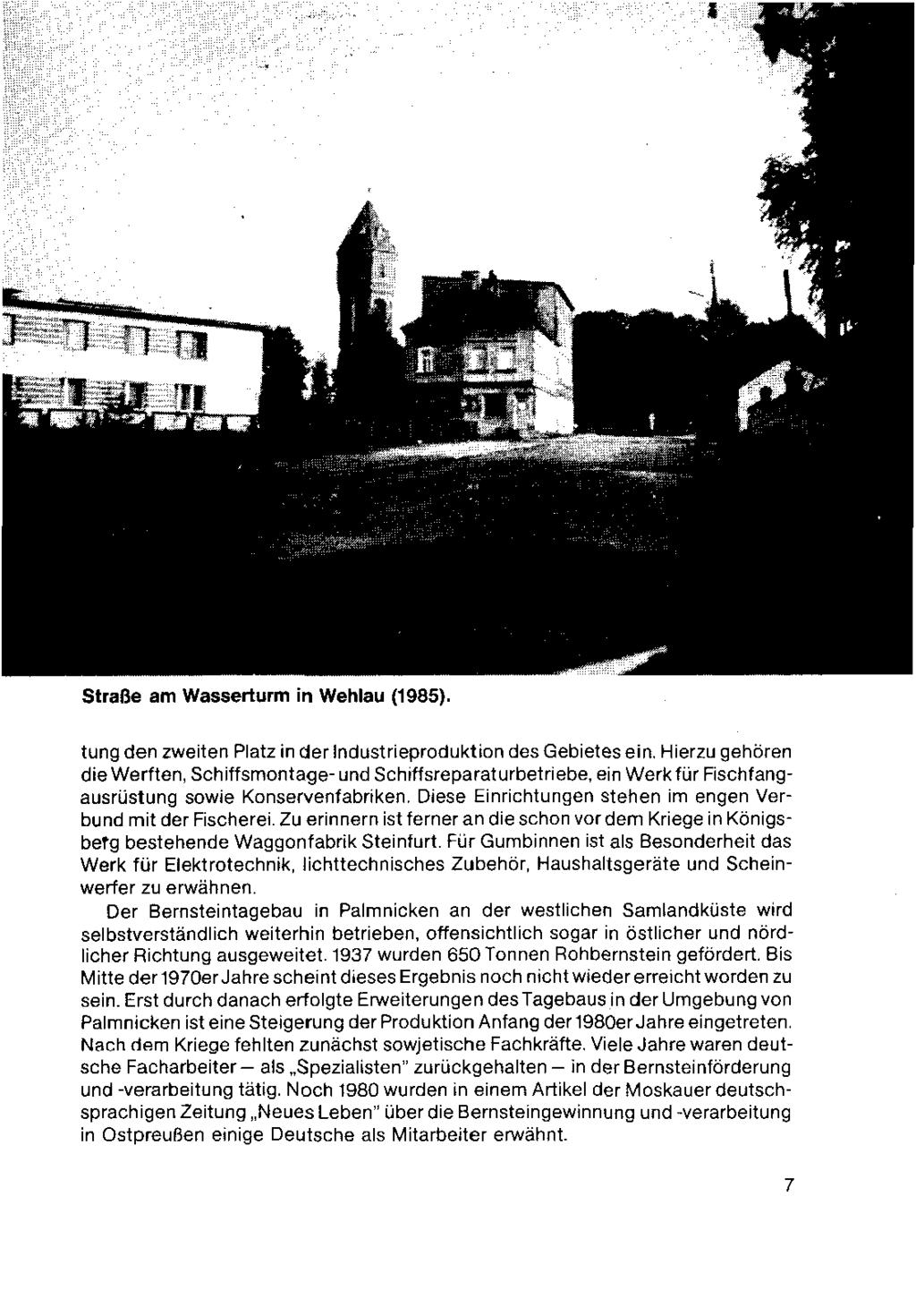 Straße am Wasserturm in Wehlau (1985). tunaden zweiten Platz in der Industrieoroduktion desgebietesein. Hierzu aehören dieherften, Schiffsmontage-und sch!ffsreparaturbetriebe.