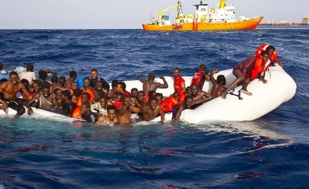 Migrationspolitische Aktualitäten Februar 2017 I Seite 9 Fluchtmigration International 2016 ertranken 5 000 Menschen im Mittelmeer Insgesamt sind im vergangenen Jahr mehr als 363 000 Menschen über