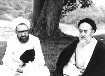 Ayatollah Motahhari (links) zusammen mit Allamah Tabatabai Die Zusammenstellung ist gewidmet allen geistigen Enkeln Imam Alis (a.