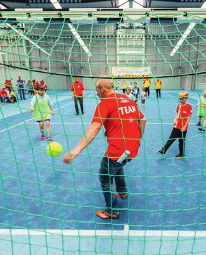 Familien-Workshop Drums Alive in der Tennishalle Basketball-Workshop in der Mehrzweckhalle Beats, Bälle und Bewegung das ist Drums Alive!