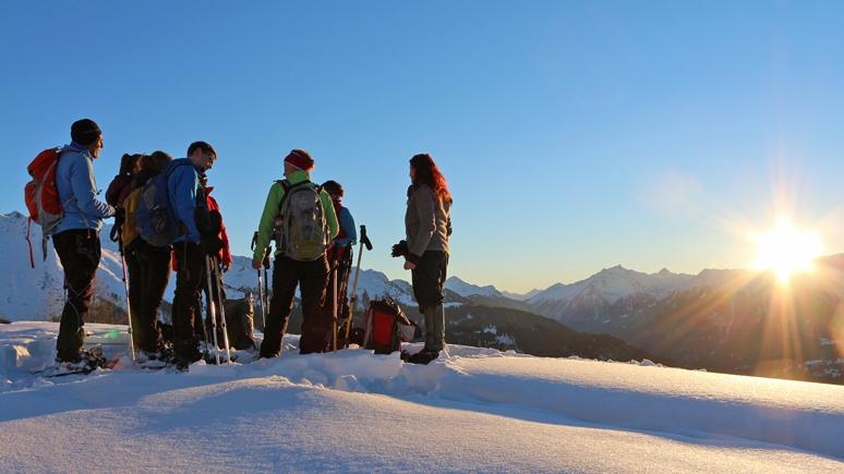 Die optimale Höhenlage und abwechslungsreiche Routen zum Höhenwandern machen das Tiroler Oberland zum idealen Ort für Aktive, die auch abseits der Pisten viel erleben wollen.