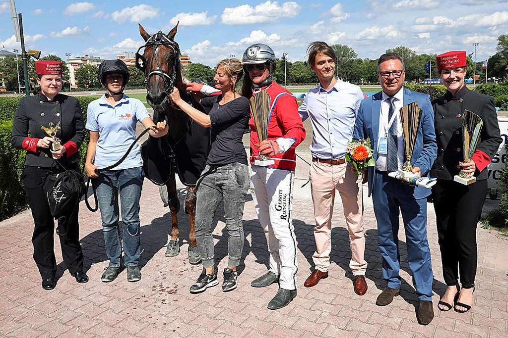 Roland Hülskath und das Team von