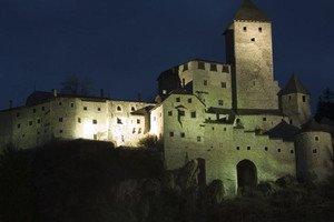 BURG T AUFERS: NACHT-FÜHRUNG Burg Taufers - die größte Burganlage des Landes.