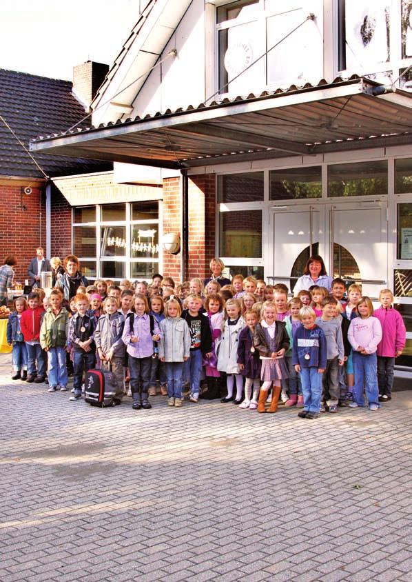 Nr. 36 September 2010 Foto: Manuel Uebbing Einschulung in der Kath. Grundschule Born e n a n g e b ot ches Pfl anz zu jeder Jahreszeit ein umfangrei Lüttelbrachter Str.