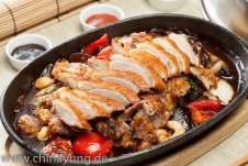 铁板 - Titpan Titpan ( Eiserne Platte ) Gerichte werden mit Knoblauch und geschmackvollen Gewürzen zubereitet und