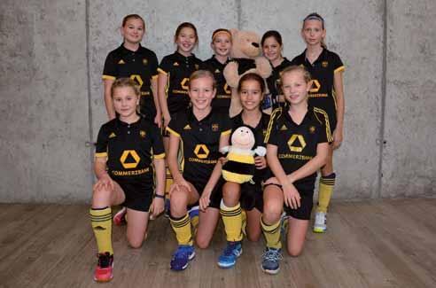 16 HTHC Clubzeitung 6/2017 Heft 764 Viele neue Hockey-Freunde Im letzten Gruppenspiel mussten die Mädchen gegen den Club Raffelberg antreten.
