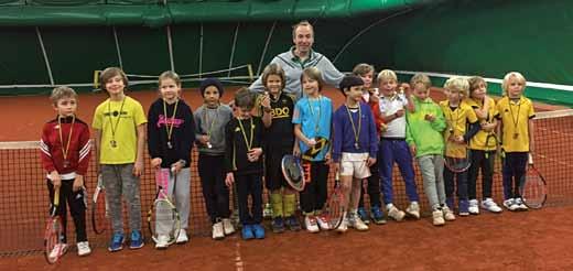 24 HTHC Clubzeitung 6/2017 Heft 764 ANNI VOIGT Tennisabzeichen für die Kleinsten in Blau Am Sonntag, den 26.11.2017 war es soweit das 1.