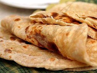 Rezepte: Vorspeise: Fladenbrot (Indisch: Chapati) Zutaten für ca. 16 Fladen: 400g Chapati-Mehl 2 Esslöffel Ghee (geklärte Butter) oder Öl 1 Teelöffel Salz Zubereitungszeit ca. 1 Stunde 1.
