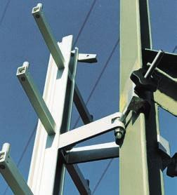 Korrosionsbeständigkeit (bei eloxierten Leitern) Verringerte Vereisungsgefahr durch vorderseitig geschlossene Holme Befestigungen an beliebiger Maststelle montierbar Verwendung Für Gittermaste