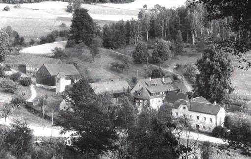 Alte Mühlen an der Gottleuba Seite 17 A+ S. FISCHER Abb. 2.15: Blick auf das Hammergut um 1930.