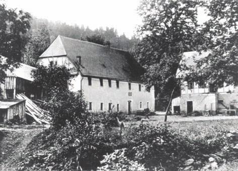 Als Besitzer der Obermühle mit Bäckerei folgten Friedrich Paust (nach ihm ist die Paustmühle benannt), Karl Löwe, 1991 seine Witwe Henriette Löwe, Sohn Karl Löwe, Bruno Hanke und 1939 Theodor Müller.