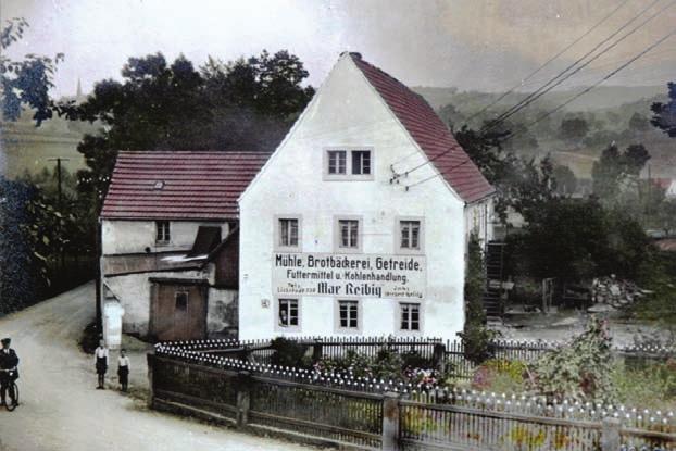 Die Mühle wurde 1688 mit dem Besitzer Rudolph erstmals erwähnt. Die Mühle hatte damals einen Gang. 1721 besaß George Karsch die Mühle an der Baar oder dürren Wasser mit 2 Gängen.